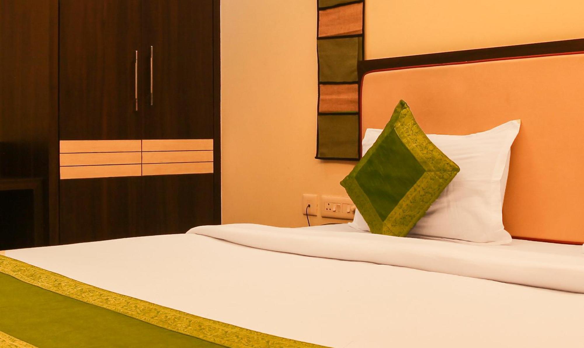 Janki International 3 Km From Kashi Vishwanath Temple Free Pickup From Railway Station Hotel 3*