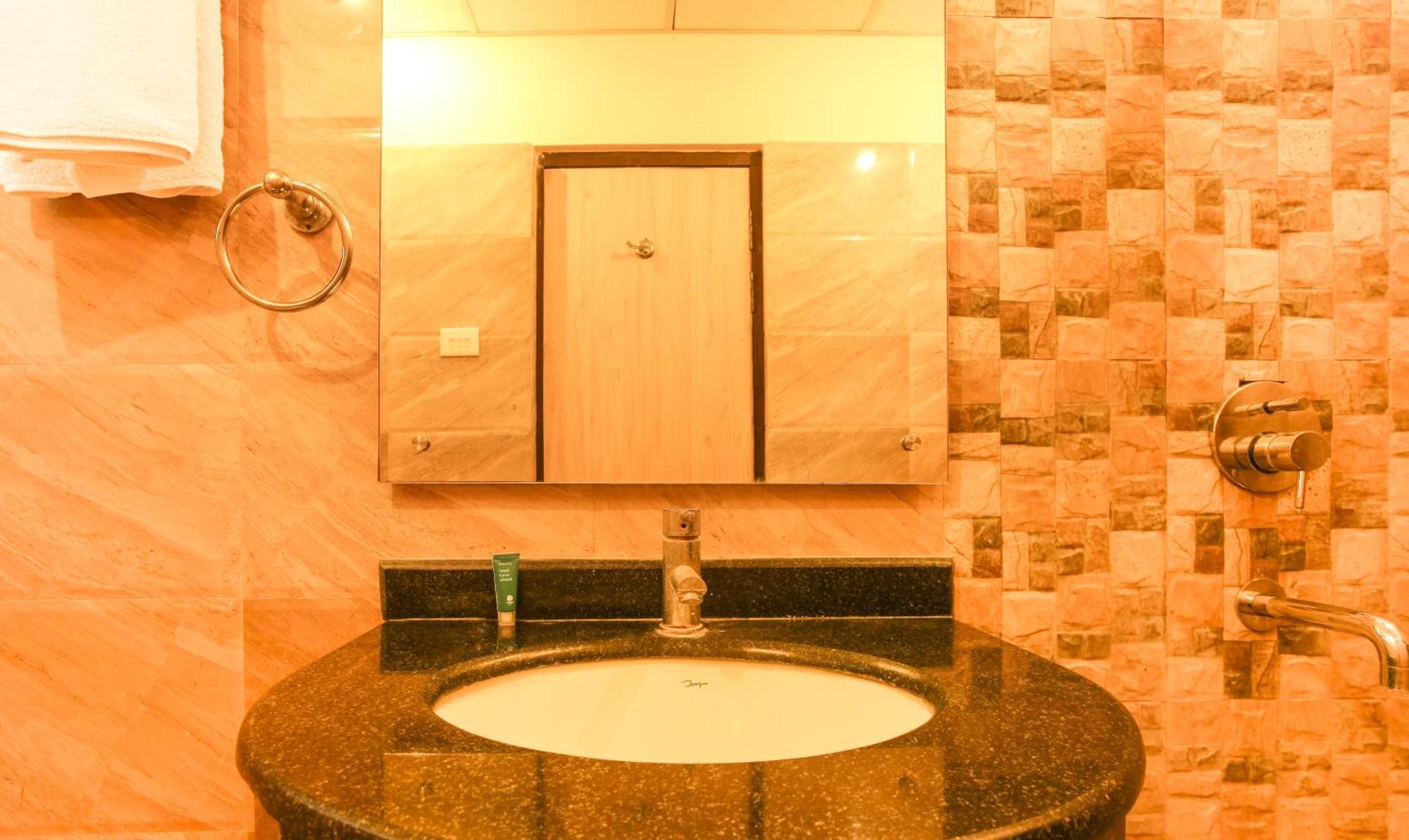 Hotel Janki International 3 Km From Kashi Vishwanath Temple Free Pickup From Railway Station Varanasi