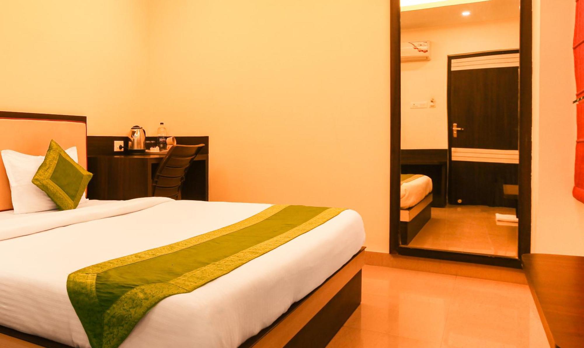 Hotel Janki International 3 Km From Kashi Vishwanath Temple Free Pickup From Railway Station Varanasi