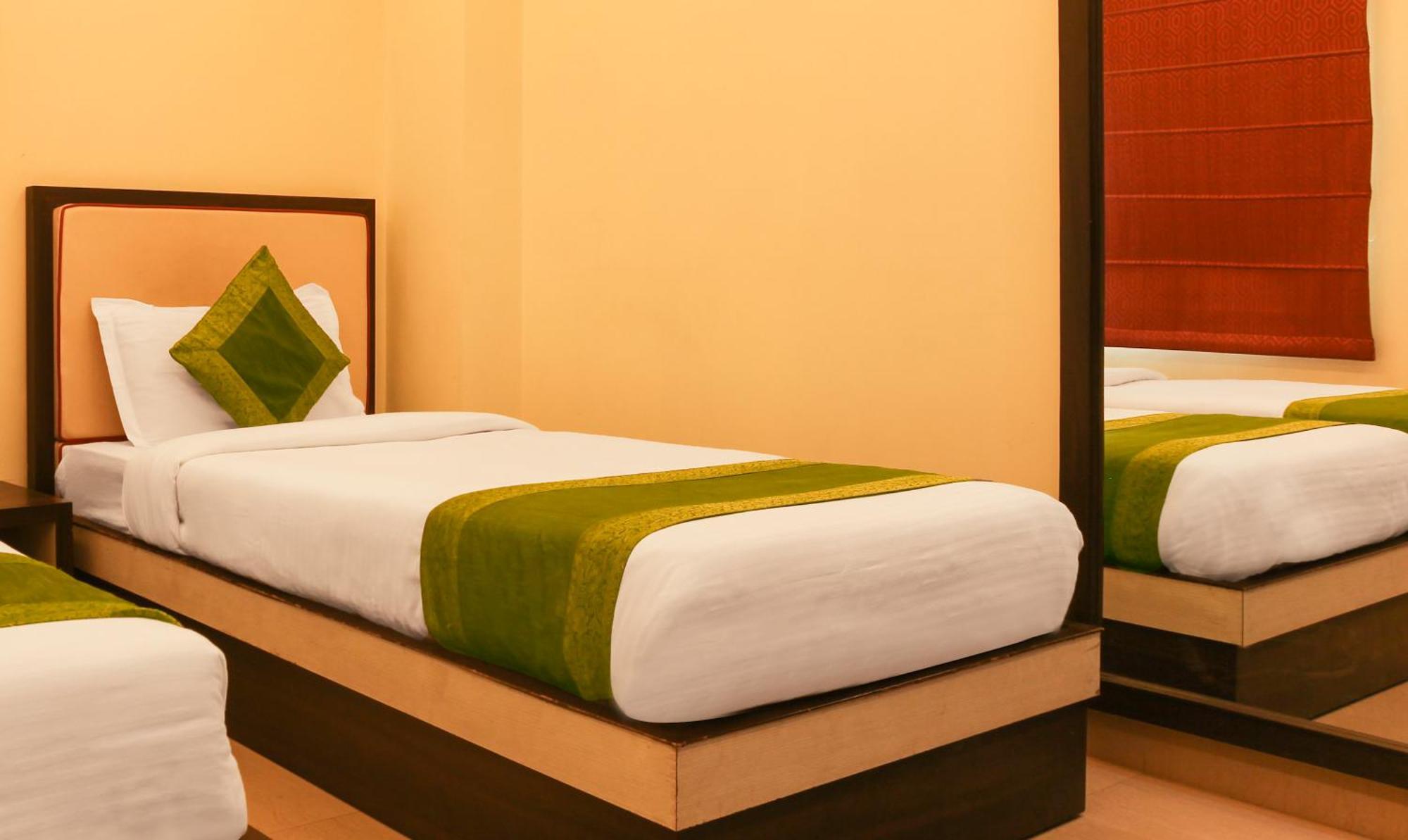 Janki International 3 Km From Kashi Vishwanath Temple Free Pickup From Railway Station