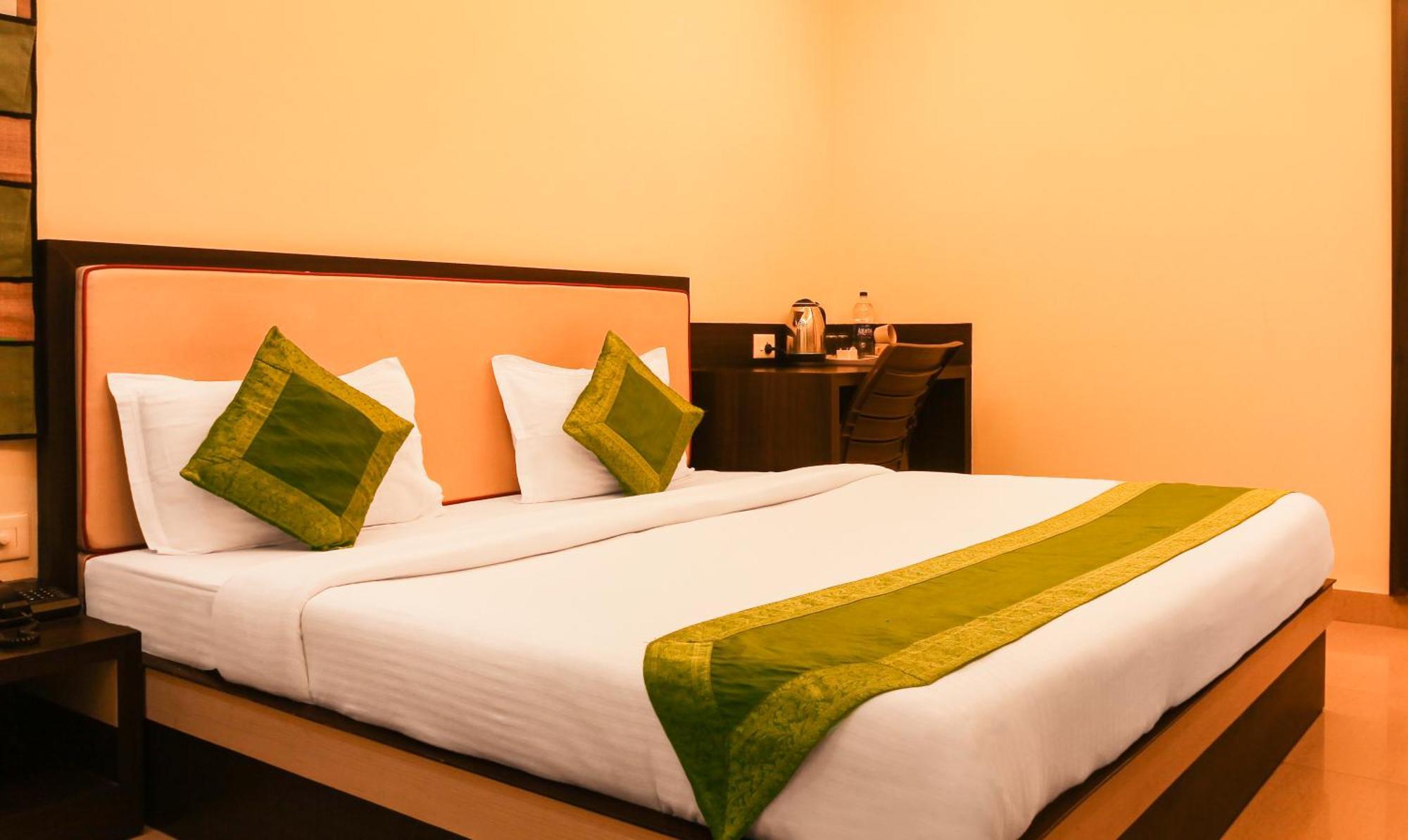 Hotel Janki International 3 Km From Kashi Vishwanath Temple Free Pickup From Railway Station