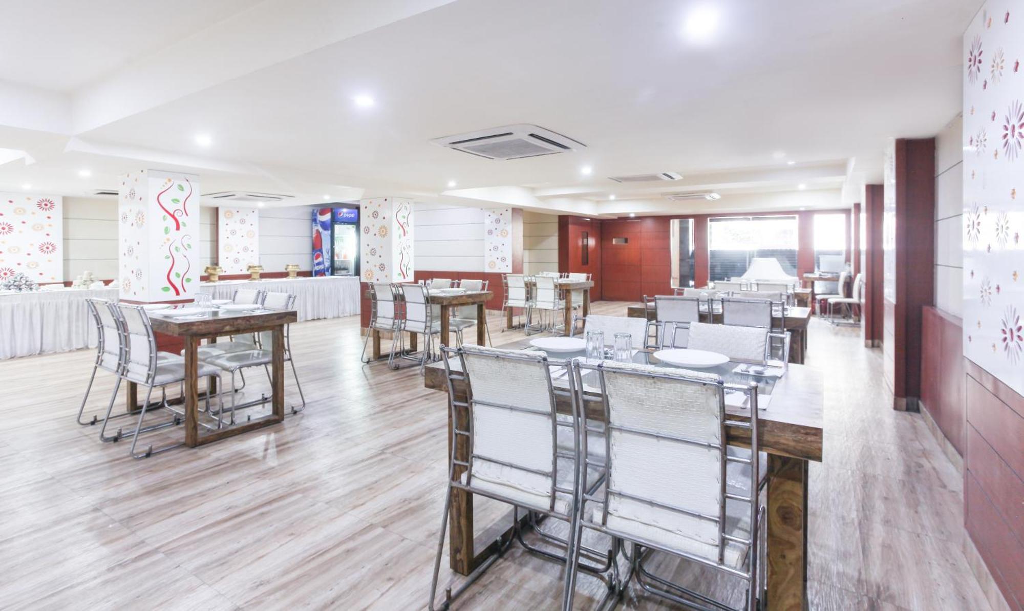 Hotel Janki International 3 Km From Kashi Vishwanath Temple Free Pickup From Railway Station Varanasi