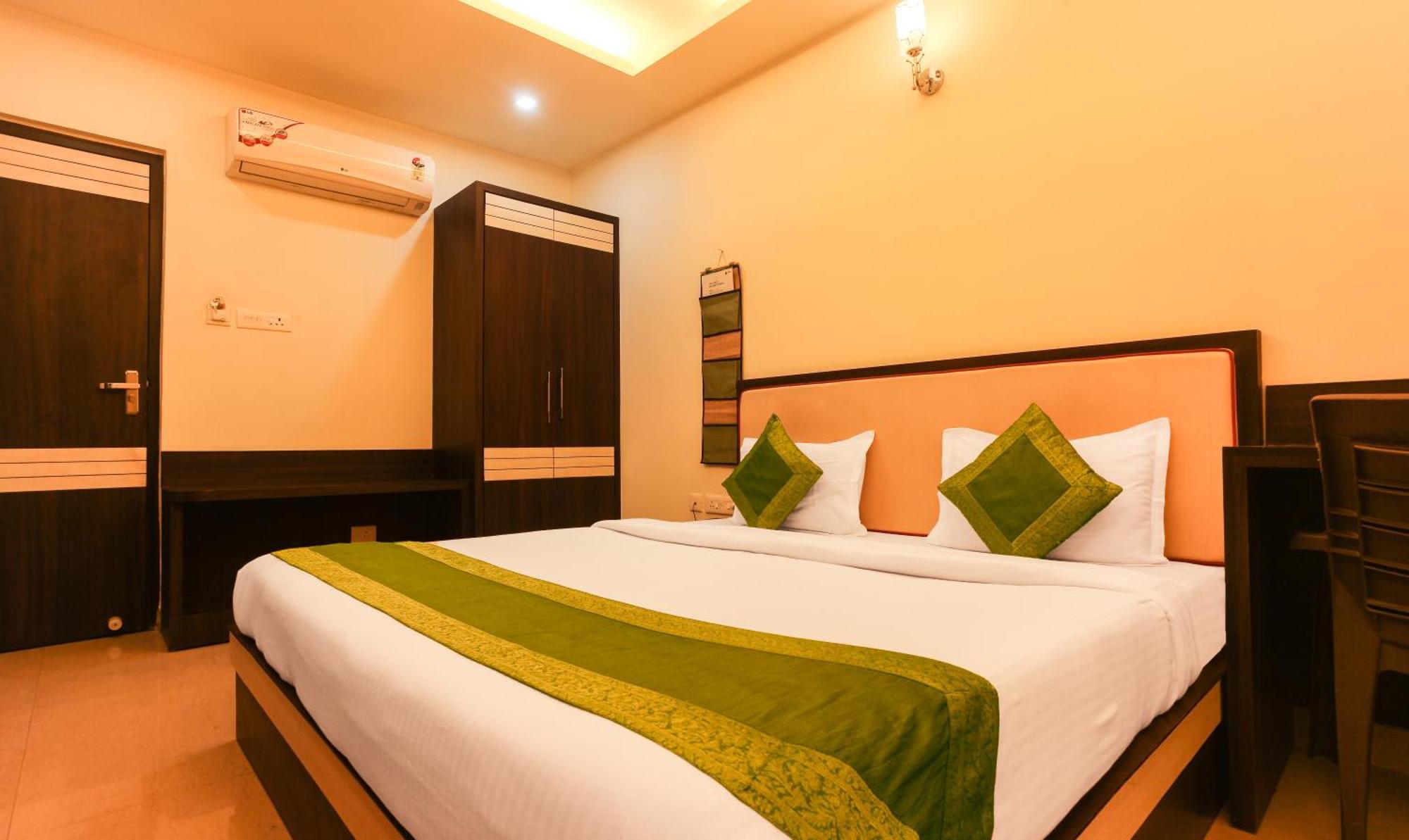 Janki International 3 Km From Kashi Vishwanath Temple Free Pickup From Railway Station Varanasi