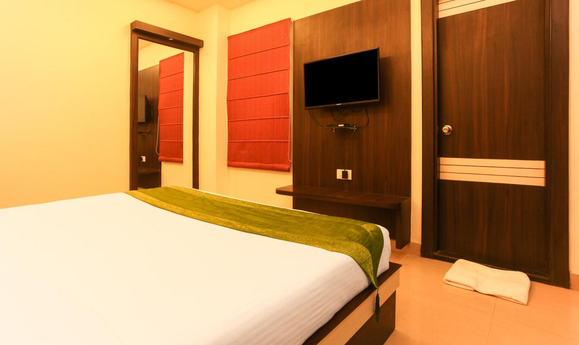 Hotel Janki International 3 Km From Kashi Vishwanath Temple Free Pickup From Railway Station Varanasi