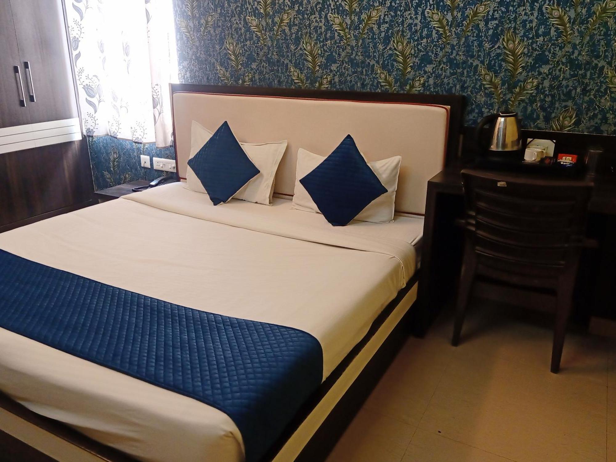 Janki International 3 Km From Kashi Vishwanath Temple Free Pickup From Railway Station Varanasi