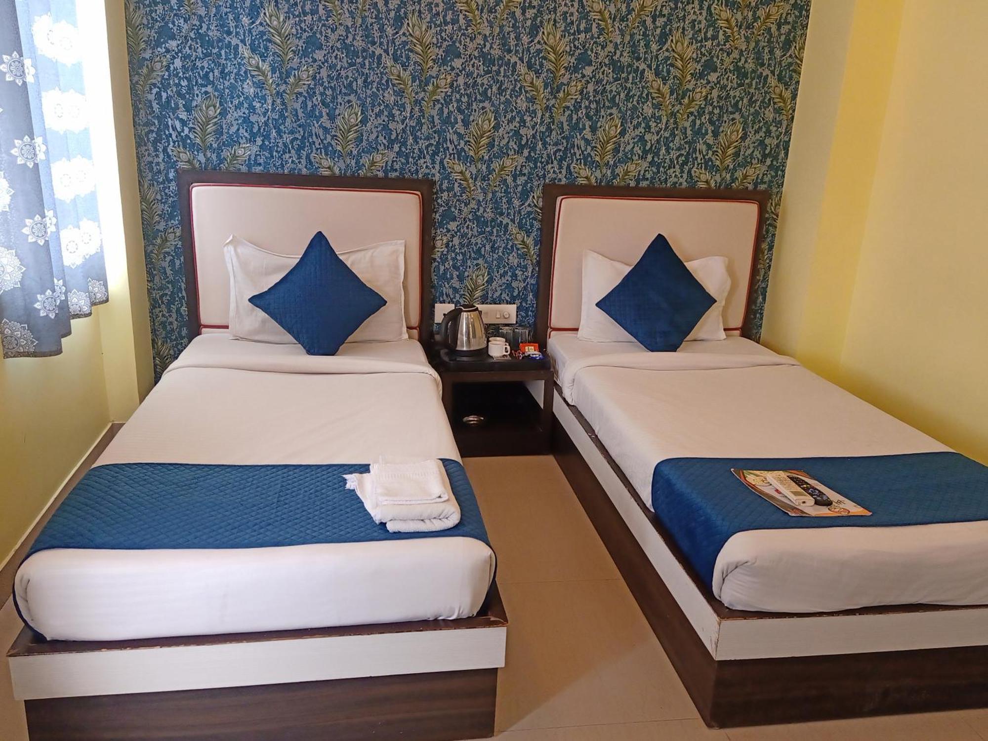 Janki International 3 Km From Kashi Vishwanath Temple Free Pickup From Railway Station Varanasi