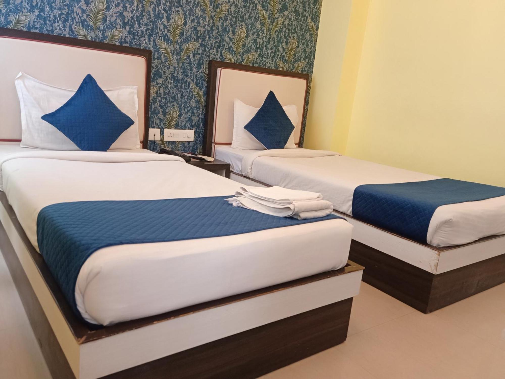 Janki International 3 Km From Kashi Vishwanath Temple Free Pickup From Railway Station 3*